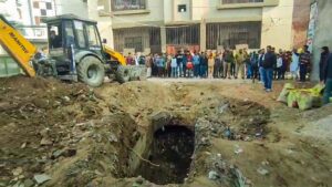 Sambhal: Manual labour resumes excavation work of Chandausi stepwell after JCB fails