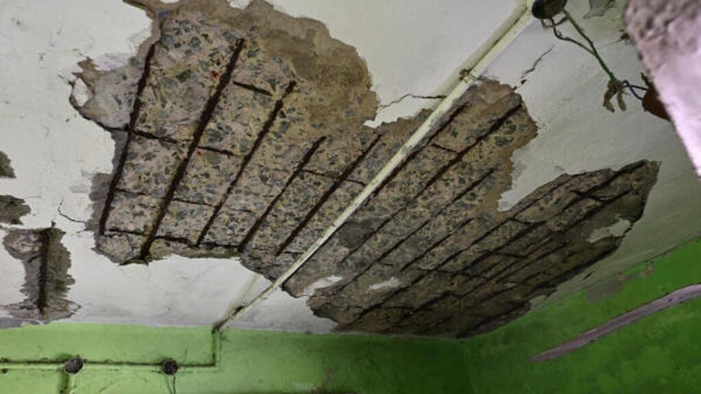 Crumbling TNUHDB tenements put lives of residents in danger