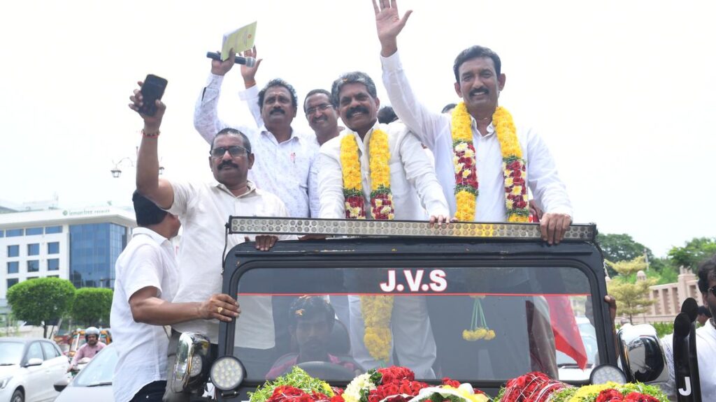 Alaparthi Vidya Sagar takes charge as APNGGOs State president