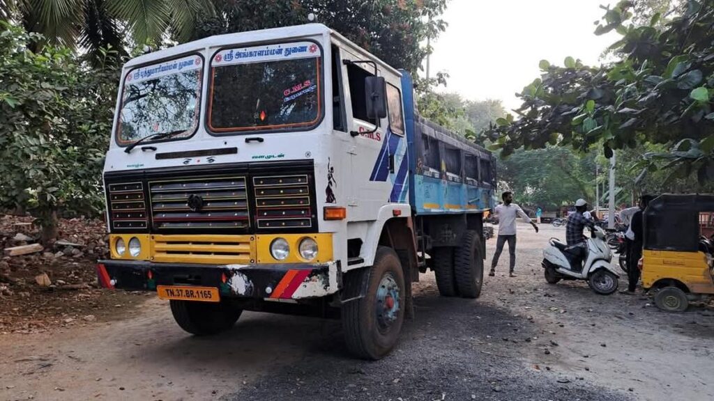 Lorry driver held for illegal sand mining from Palar river in Tirupattur