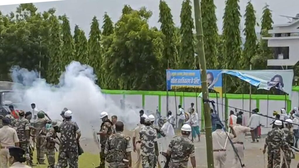 Police resort lathi-charge in Bhogandih on the occasion of Hul Diwas