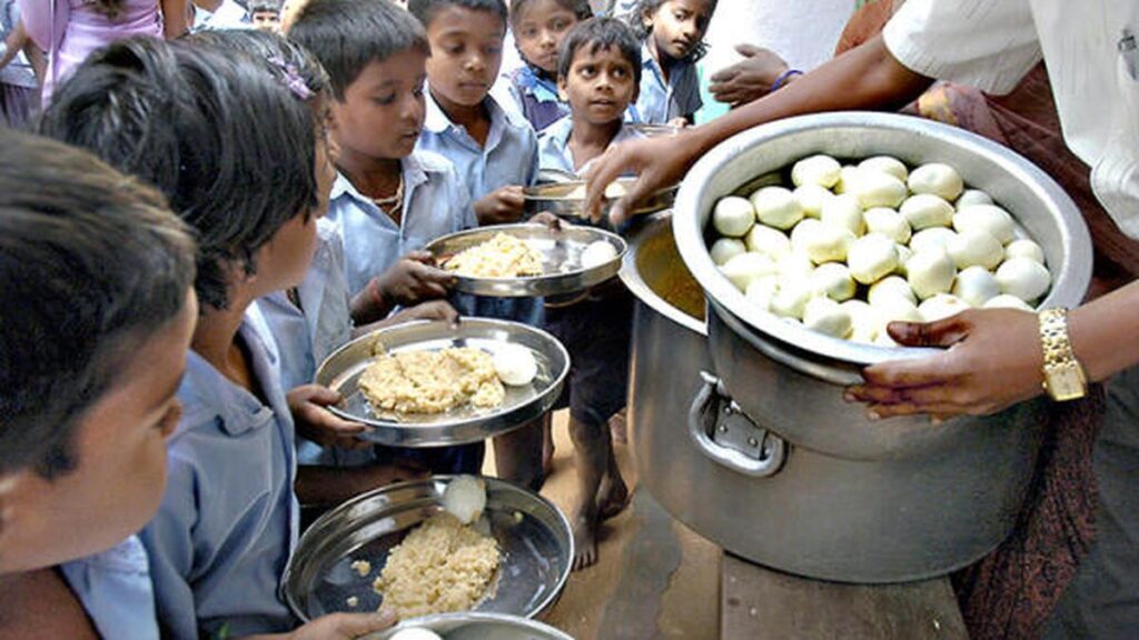 Distribution of eggs, bananas not regular in over 560 schools in Karnataka, finds inspection report